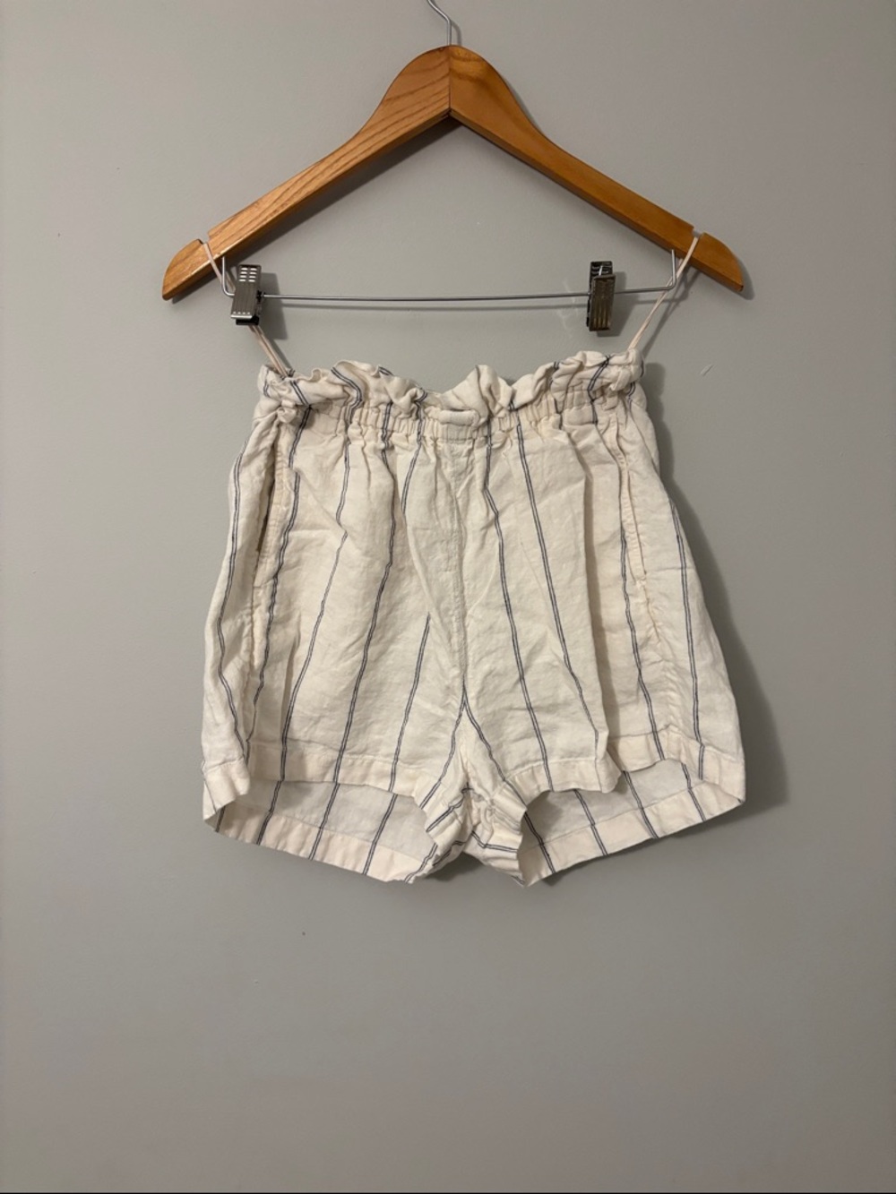 Wilfred 💯 LINEN Cream High-Waist Shorts with Blue Pinstripes